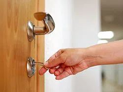 Rumford Local Locksmith Rumford, RI 401-757-6195 - locksmith-service-1